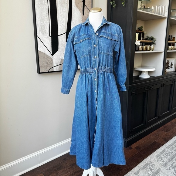 Lord & Taylor Dresses & Skirts - Vintage Lord & Taylor Denim Dress - Size 6